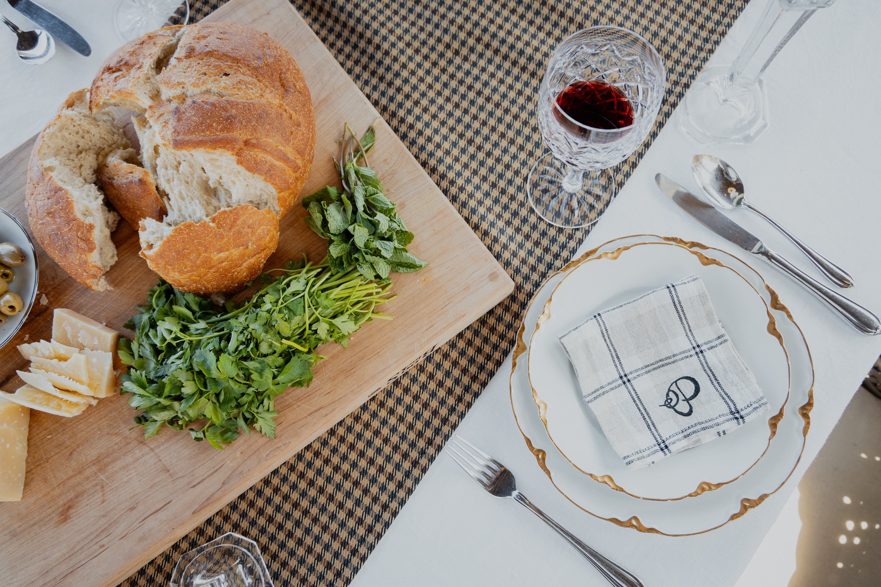 The Elizabeth Table Runner